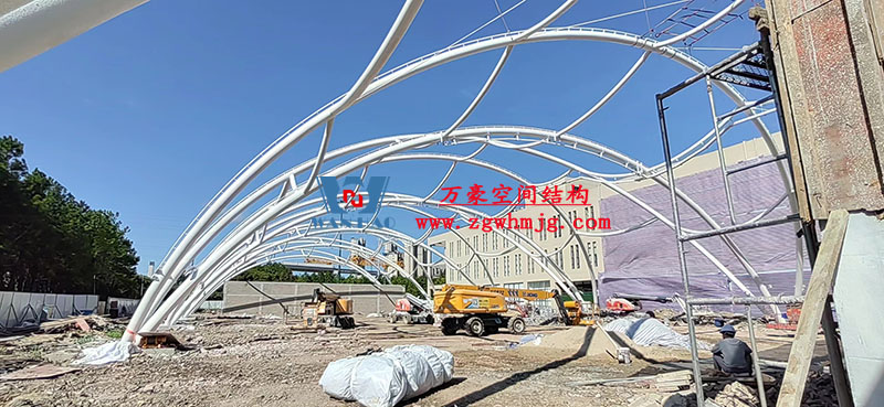 寧波諾丁漢大學室外運動場地改擴建項目膜結構工程鋼結構已完成