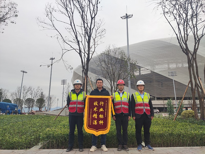 祝賀“我司重慶龍興足球場屋面及立面ETFE膜結構工程榮獲定制錦旗和表揚信”