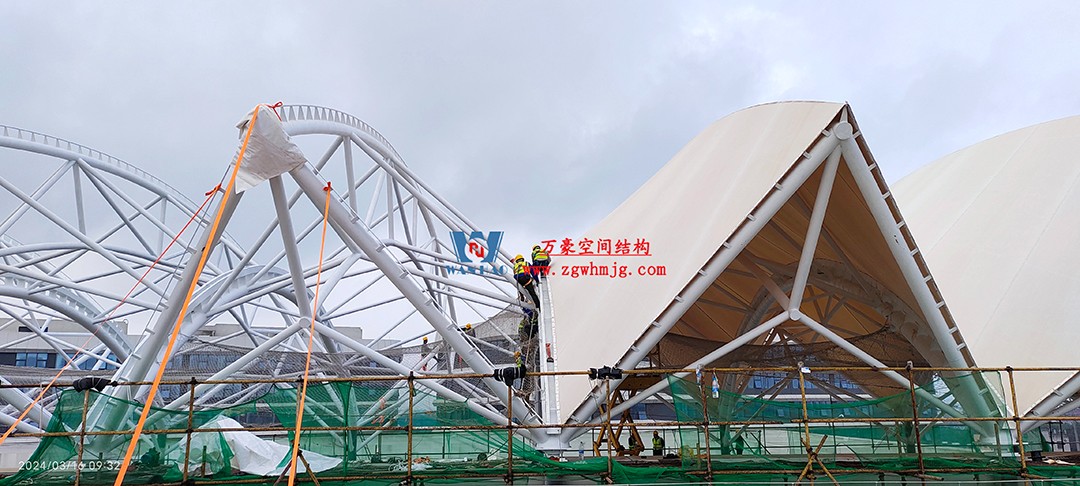 海南醫(yī)學(xué)院第一附屬醫(yī)院江東新院區(qū)連廊天幕順利完工