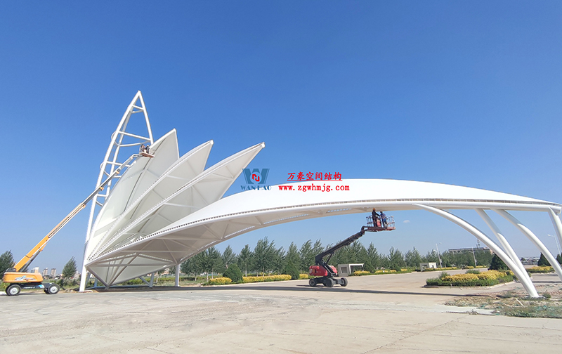 陜西定邊馬蓮灘沙漠公園鋼膜結(jié)構(gòu)工程“奮力快跑”，工程“進(jìn)度條”刷新了!